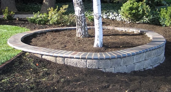 Stacked-stone retaining wall built in Fleming Island (Clay County)